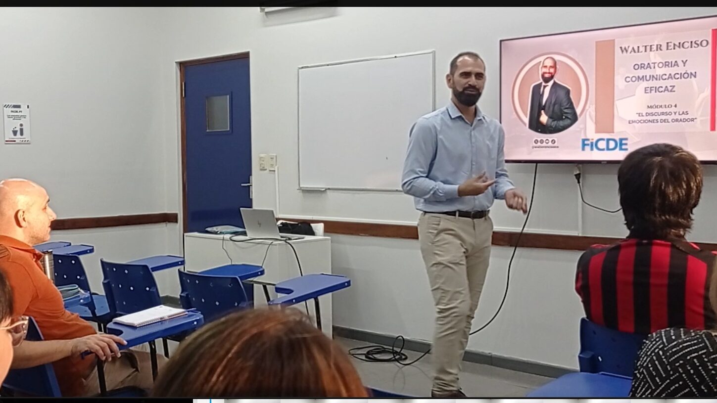 Hablar en Público
Diseñar un discurso efectivo y un mensaje clave para conectar.